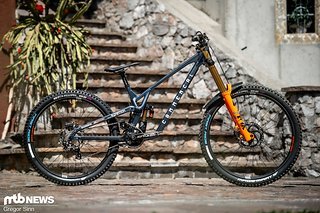 Baptiste Pierron ist auf dem Commencal Supreme V5 unterwegs