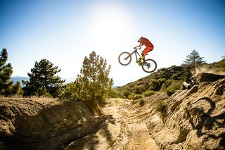 Großer Sprung und großes Bike? Maxi ist dabei! Großer Sprung und großes Bike? Maxi ist dabei!