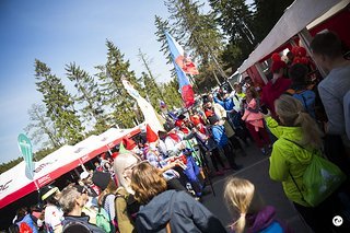 Großes Gedränge vor dem Specialized-Zelt.