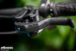 Der Bremshebel der Gustav Elite ist aus Carbotecture-Material gefertigt. Der Bremshebel der Gustav Elite ist aus Carbotecture-Material gefertigt.