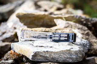 Die vier Bits (Inbus 4, 5 und 6, Torx T25) werden von einem Magneten oben unter einem sicher schließenden Deckel gehalten