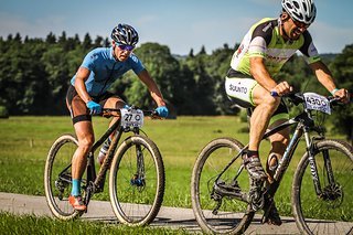 Im Windschatten einiger Teamfahrer konnte Kai schon von Anfang an Druck auf die Verfolger aufbauen. Im Windschatten einiger Teamfahrer konnte Kai schon von Anfang an Druck auf die Verfolger aufbauen.