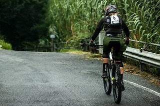 Seit langem hatten wir nicht mehr einen solch langen Renntag (58 km, 2.000 Höhenmeter) und so lange Zwischenstücke zu treten. Uns hat es gefreut, zurück zum Ursprung zu gehen.