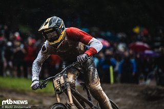 Mit einem unglaublichen Run hat es der Atherton-Fahrer geschafft, Greg Minnaar aus dem Hot Seat zu verdrängen.