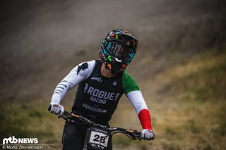 Wie so viele andere Fahrer auch ist der italienische Meister jedoch zu Boden gegangen. Die Enttäuschung stand ihm ins Gesicht geschrieben.