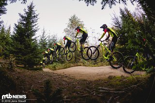 Spritzig bergauf, agil und verspielt auf Trails und laufruhig auf ruppigen Downhill-Passagen Spritzig bergauf, agil und verspielt auf Trails und laufruhig auf ruppigen Downhill-Passagen