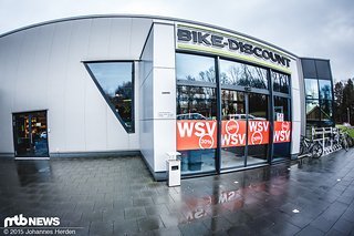 Die Übergabe fand direkt im Bike-Discount Megastore in Bonn statt