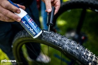 Das Squirt Tire Sealant verschließt laut Hersteller Löcher mit einem Durchmesser von bis zu 6 mm.