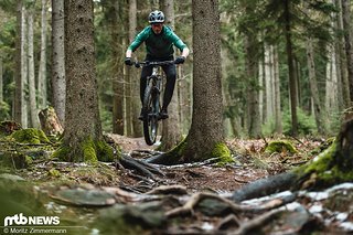 Um das schnelle High-Pivot-Bike in die Luft zu befördern braucht es etwas mehr Nachdruck. Um das schnelle High-Pivot-Bike in die Luft zu befördern braucht es etwas mehr Nachdruck.