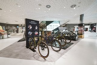 Ab sofort können Rose Bikes in sieben weiteren Shops in Deutschland gekauft und getestet werden.