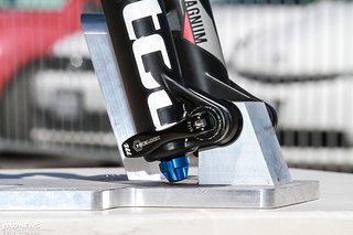 Die QR15 HEXLOCK Steckachse ist eine Eigenentwicklung von Manitou, die in diesem Prinzip schon seit vielen Generationen von Manitou Gabeln verbaut wird Die QR15 HEXLOCK Steckachse ist eine Eigenentwicklung von Manitou, die in diesem Prinzip schon seit vielen Generationen von Manitou Gabeln verbaut wird
