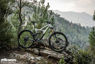 Seit 2006 gibt es bereits das Ibis Mojo, das inzwischen durchaus als moderner Klassiker durchgehen dürfte Seit 2006 gibt es bereits das Ibis Mojo, das inzwischen durchaus als moderner Klassiker durchgehen dürfte