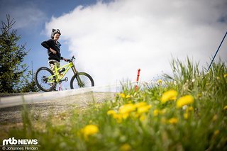 Mit Teamfahrer Fabian Schwickart gingen wir im Anschluss an die Fahrradfotos auf die Sprünge. Mit Teamfahrer Fabian Schwickart gingen wir im Anschluss an die Fahrradfotos auf die Sprünge.