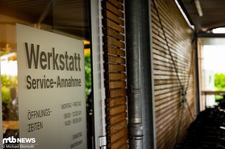 Integriert im Ladengeschäft in Gengenbach findet sich eine Serviceannahme samt großer Werkstatt