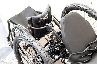 Der Rollstuhl ist immer an Bord – damit man auch unterwegs Mobil bleiben kann. Der Rollstuhl ist immer an Bord – damit man auch unterwegs Mobil bleiben kann.