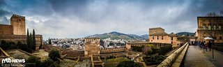Die Alhambra ist das Wahrzeichen von Granada am Fuße der Sierra Nevada Die Alhambra ist das Wahrzeichen von Granada am Fuße der Sierra Nevada