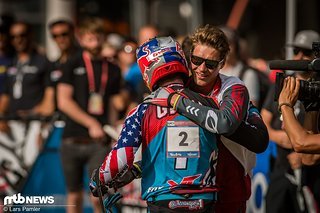 Auf der Strecke sind Greg Minnaar und Aaron Gwin Konkurrenten