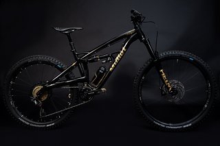 Es handelt sich um das erste vollgefederte Mountainbike der US-amerikanischen Schmiede. Es handelt sich um das erste vollgefederte Mountainbike der US-amerikanischen Schmiede.