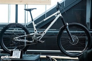 Mit einem Enduro und einem DH-Prototyp war JB-Bikes am Start.