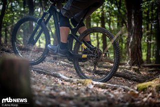 Durch die steife Sohle ließ sich ein guter Kraftschluss zum Pedal erreichen – hier hat sich nichts verbogen.
