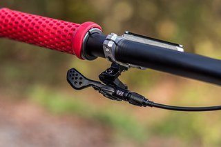 Last, but not least: auch die Grippy-Griffe sowie der Triggy-Hebel stammen von BikeYoke. Last, but not least: auch die Grippy-Griffe sowie der Triggy-Hebel stammen von BikeYoke.
