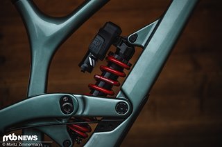 Seit Beginn des Jahres fährt die Österreicherin ein elektrisches RockShox Flight Attendant-Fahrwerk