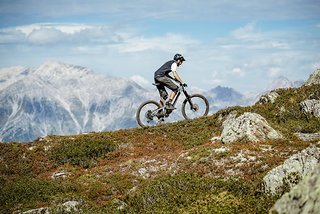 Gemessen an Federweg und Einsatzbereich ist das Propain Spindrift CF ein kletterfreudiges Bike Gemessen an Federweg und Einsatzbereich ist das Propain Spindrift CF ein kletterfreudiges Bike