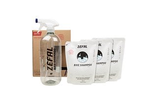 Zéfal Bike Shampoo – das Starter Pack enthält neben der Sprühflasche drei Nachfüllbeutel für je einen Liter gebrauchsfertiges Produkt.