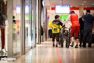 Milan Mysik und Martin Lebl auf dem Weg nach oben zum Start