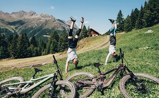 Nach der Scott-Challenge noch schnell einen Handstand fürs Foto.
