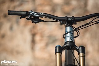 Das Cockpit stammt von Canyon selbst und setzt auf Alu-Parts. Das Cockpit stammt von Canyon selbst und setzt auf Alu-Parts.