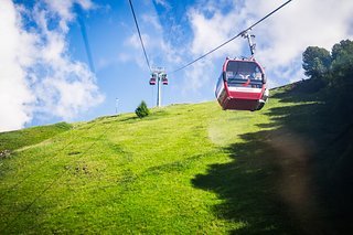 Die ersten 1000 hm hievt uns die Scuoler Gondelbahn auf den Berg. Die ersten 1000 hm hievt uns die Scuoler Gondelbahn auf den Berg.