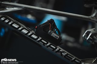 Wer sich schon immer mal gefragt hat, was sich eigentlich unter diesen ganzen Boxen an den Bikes befindet: Hier gibt es möglicherweise die Antwort.