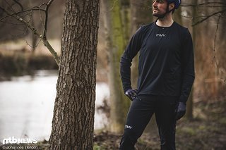 Lockerer Schnitt, durchlässiges Mesh-Gewebe – so präsentiert sich das Northwave Crew Pro Long Sleeve. Hannes ist 1,93 m groß und trägt Jersey-Größe XL Lockerer Schnitt, durchlässiges Mesh-Gewebe – so präsentiert sich das Northwave Crew Pro Long Sleeve. Hannes ist 1,93 m groß und trägt Jersey-Größe XL
