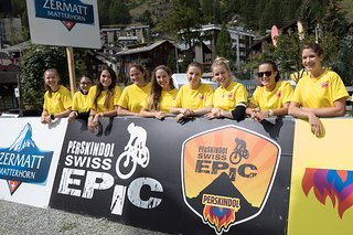 Der Service beim Perskindol Swiss Epic lässt wenig Wünsche offen. Die Massage-Crew sorgte ohne lange Wartezeiten dafür, dass der schnellen Regeneration nach den Etappen nichts im Wege stand. Der Service beim Perskindol Swiss Epic lässt wenig Wünsche offen. Die Massage-Crew sorgte ohne lange Wartezeiten dafür, dass der schnellen Regeneration nach den Etappen nichts im Wege stand.