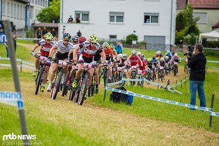 Alessandra keller führt das Feld der U23-Damen an.