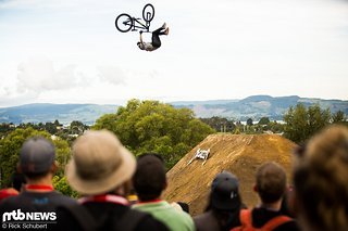 Backflip No Foot Can Can to Tailwhip von Torquato Testa auf dem letzten Sprung