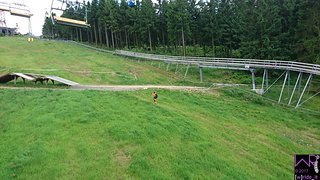 Auch die Paparazzi von bike-components waren an diesem Wochenende wieder fleißig unterwegs - hier am großen Holzdouble an Stage 5