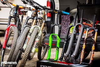 Auf der Suche nach Antworten mit diesen Enduro-Federgabeln Auf der Suche nach Antworten mit diesen Enduro-Federgabeln