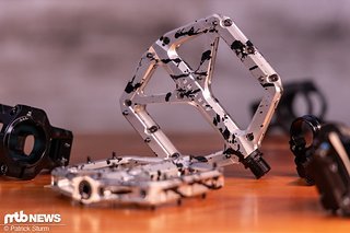 Aertime Dekade Flat-Pedal Sonic-Silver Camouflage