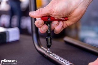 Als T-Schlüssel verwendet, lässt sich die passende Kraft bis 10 Nm spielend aufwenden. Als T-Schlüssel verwendet, lässt sich die passende Kraft bis 10 Nm spielend aufwenden.