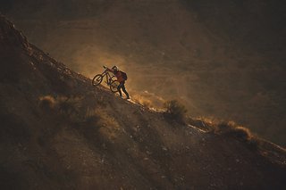 Wer sein Rad liebt und so: Brandon Semenuk auf dem Weg zu einem weiteren Run