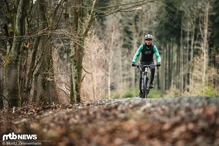 Bergauf punktet das Kavenz mit seiner sehr angenehmen Sitzposition und dem antriebsneutralen Hinterbau. Bergauf punktet das Kavenz mit seiner sehr angenehmen Sitzposition und dem antriebsneutralen Hinterbau.