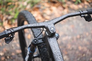 Ein schickes FSA One-Piece-Carbon-Cockpit ziert das Lector World Cup 30 Ein schickes FSA One-Piece-Carbon-Cockpit ziert das Lector World Cup 30