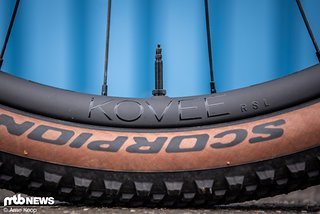 Bontragers Kovee RSL-Laufräder setzen auf eine breite Felgeninnenweite von 29 Millimetern und gelten als äußerst leichte Vertreter von Cross-Country-Laufrädern auf dem Markt.