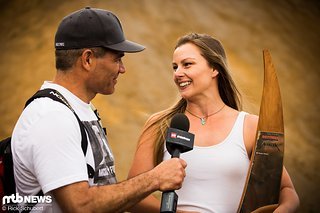 Die McGazza Trophäe wurde von keiner Geringeren als Kelly McGarrys Frau überreicht