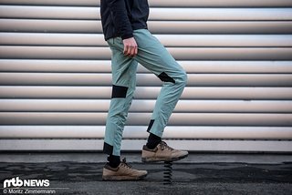 Die Platzangst CF Tight Pants ist in sechs Größen sowie zwei Farben erhältlich und wandert für einen Preis von 99,90 € über die virtuelle Ladentheke
