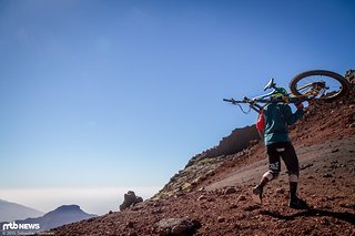 Bergauf wandert es sich mit dem Moab AM gut, solange man aufmerksam die schwarzen Sohlenbereiche belastet