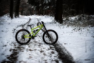 Bereit für harte Downhill- und Park-Einsätze