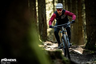 Gespannt war ich, ob und wie sich der Flexpivot-Hinterbau auf dem Trail bemerkbar machen würde Gespannt war ich, ob und wie sich der Flexpivot-Hinterbau auf dem Trail bemerkbar machen würde